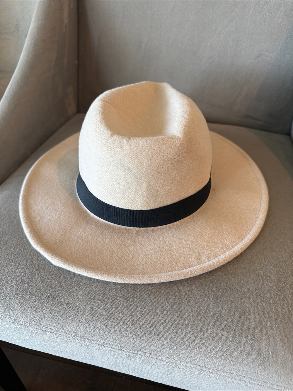 Nordstrom Rack Classic Cream Wide-Brim Fedora with Black Band